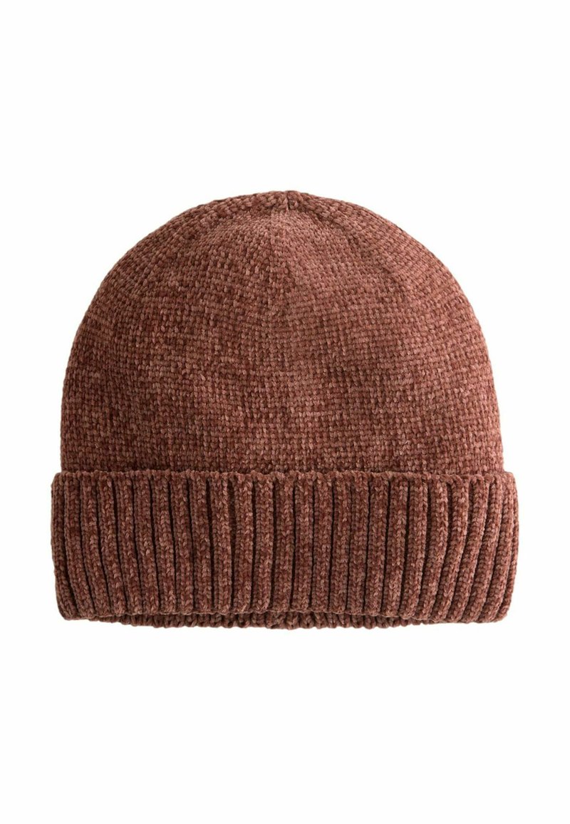 Stickad brun mössa med en strukturerad finish och en ribbad kant. Hatten har en rundad topp och ett mjukt, varmt utseende.