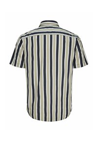 Πουκάμισο με κοντά μανίκια με κάθετες μαύρες, λευκές και μπεζ ρίγες, εμφανιζόμενο από πίσω με γιακά τύπου spread.