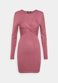 Úzké dlouhé šaty z fialového pleteného materiálu, s vázáním v pase a ribbed manžetami a spodním lemem. Hladká textura po celém povrchu.