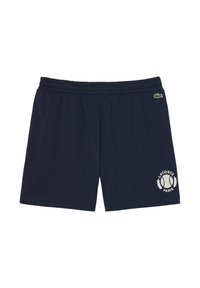 Bermudos deportivos azul marino hechos de tejido de malla transpirable, con una cintura elástica y un detalle de logo blanco con un motivo de tenis.