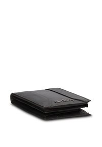 Zwarte leren portemonnee met een getextureerd oppervlak, met een vouwontwerp en een geperst logo aan de voorkant. Compact en strak.