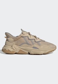 adidas Originals OZWEEGO UNISEX - Αθλητικά παπούτσια - stpanu/lbrown/solred