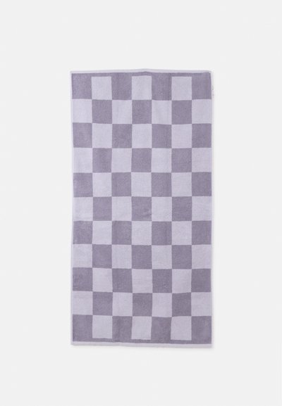 Πετσέτα με καρό σχέδιο σε εναλλασσόμενα ανοιχτό και σκούρο γκρι τετράγωνα, ορθογώνια και τακτικά απλωμένη επίπεδα.