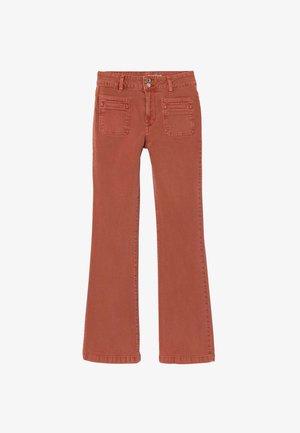 Pantalon évasé couleur rouille avec deux poches plaquées à l'avant, fermeture à double bouton et passants pour ceinture, posé à plat sur un fond blanc.