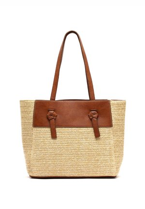 Draagtas met lichaam van gevlochten stro en bovenste gedeelte en handvatten van bruin leer, eenvoudig ontwerp, twee schouderbanden.