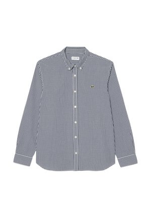Langärmeliges Hemd mit Knopfleiste, schwarzem und weißem kleinem Karo-Muster, geknöpftem Kragen und Lacoste Krokodil-Logo auf der Brust.