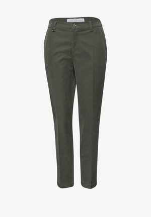 Pantalones ajustados de color verde oliva con botón frontal, cremallera, trabillas para cinturón y bolsillos laterales. Corte de pierna recto.