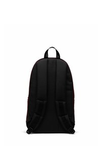 Sac à dos noir avec un dos et des bretelles rembourrés, orné d'un accent de bordeaux foncé le long des bords et des poches latérales. Texture de tissu durable.