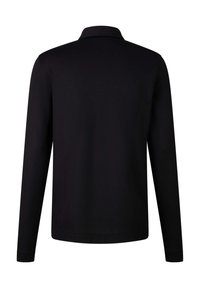 Schwarzes Polohemd mit langen Ärmeln und Kragen, mit glatter Textur und einfachem, klassischem Design. Keine sichtbaren Logos oder Muster.