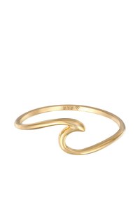 Guldfarvet armbånd med et flydende, bølget design. Glat overflade med en let drejning og subtile mærker på den indre bånd.