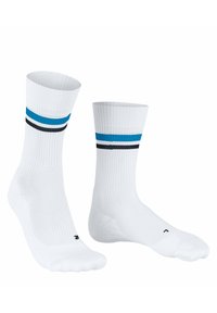 Vita atletiska strumpor med ribbad textur, med blå och svarta ränder i toppen. Inkluderar förstärkta häl- och tåområden för hållbarhet.