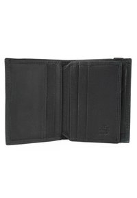 Cartera negra con bloqueo RFID, hecha de cuero suave, que cuenta con múltiples compartimentos para tarjetas, un bolsillo central y detalles de costura mínimos.