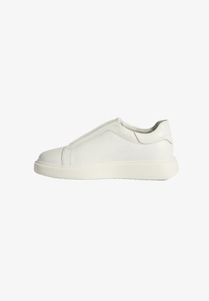 Desa Slip-ons - white