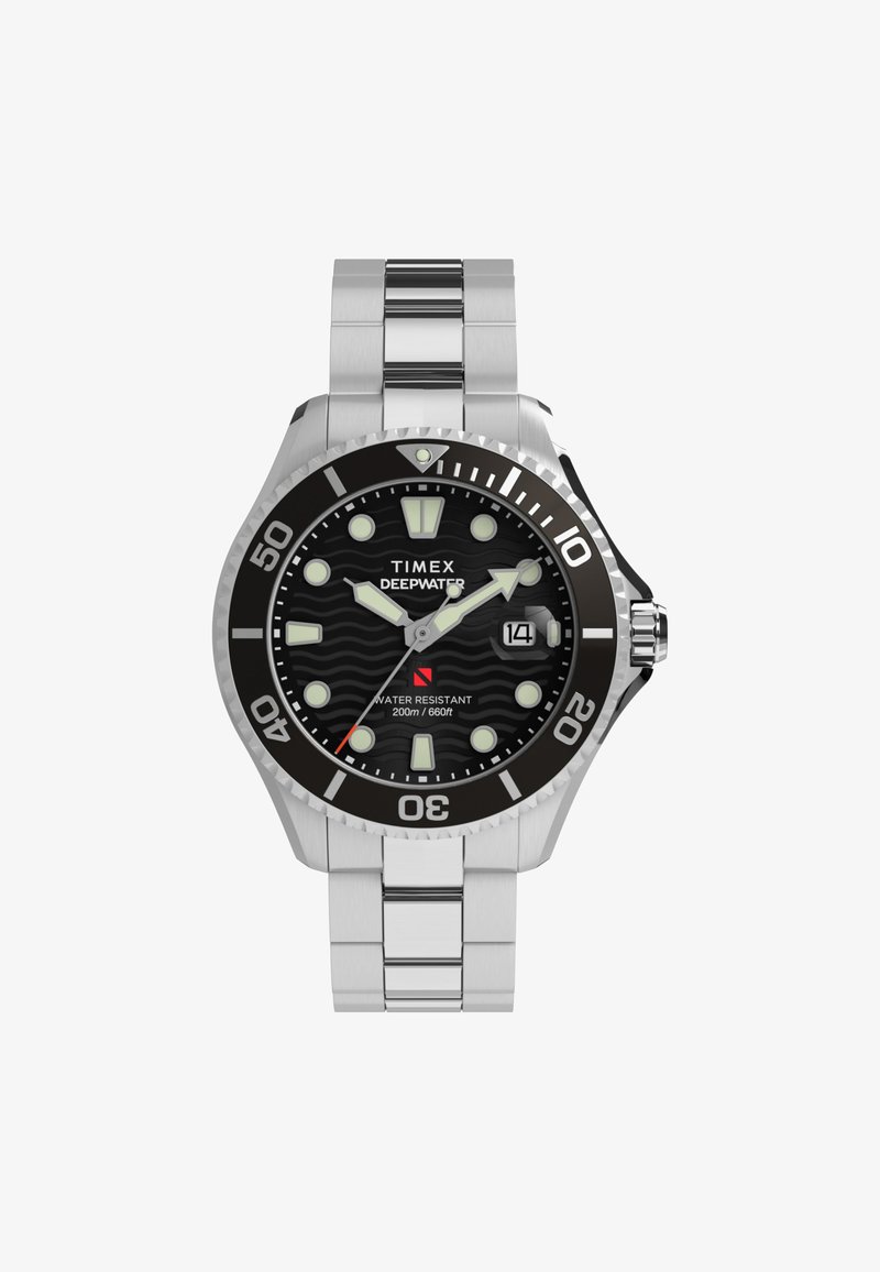 Zegarek Timex Deepwater posiada stalową bransoletę, czarny cyferblat w falisty wzór, luminescencyjne znaczniki oraz obrotową bezelinę z oznaczeniami głębokości.