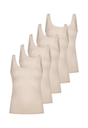 Fem beige ærmeløse tanktops med et subtilt horisontalt stribet mønster arrangeret i et forgrenet overlappende layout.