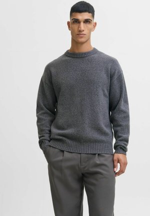 - Sweter