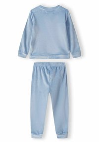Set de pijamale din catifea de culoare albastru deschis, compus dintr-o bluză cu mânecă lungă și pantaloni cu talie elastică, amândouă având manșete cu nervuri pentru un confort sporit.