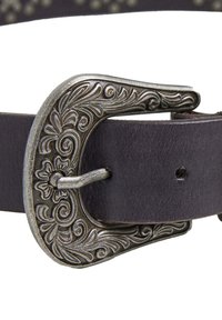 Leder Gürtel mit einem strukturierten dunkelbraunen Riemen und einer kunstvollen silbernen Metallschnalle, die florale Gravuren und eine klassische Form aufweist.