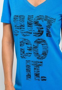 Nike Performance T-shirt z nadrukiem