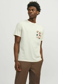 Jack & Jones - GEDRUCKT RUNDHALS - T-shirt print - buttercream Miniatuurafbeelding 1