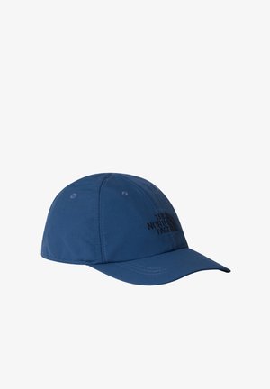 Cappellino da baseball blu realizzato in tessuto leggero, con visiera curva e logo ricamato sul davanti. Design semplice con cuciture sottili.