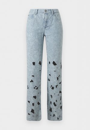 Lyseblå denim jeans med blomsterbroderi og ujævne udskårne huller over hele benene, med knap foran og lommer.