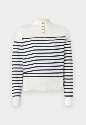 Suéter a rayas con cuello alto, con franjas horizontales en navy y blanco, cinco botones amarillos en el cuello, y puños y dobladillo de canalé.