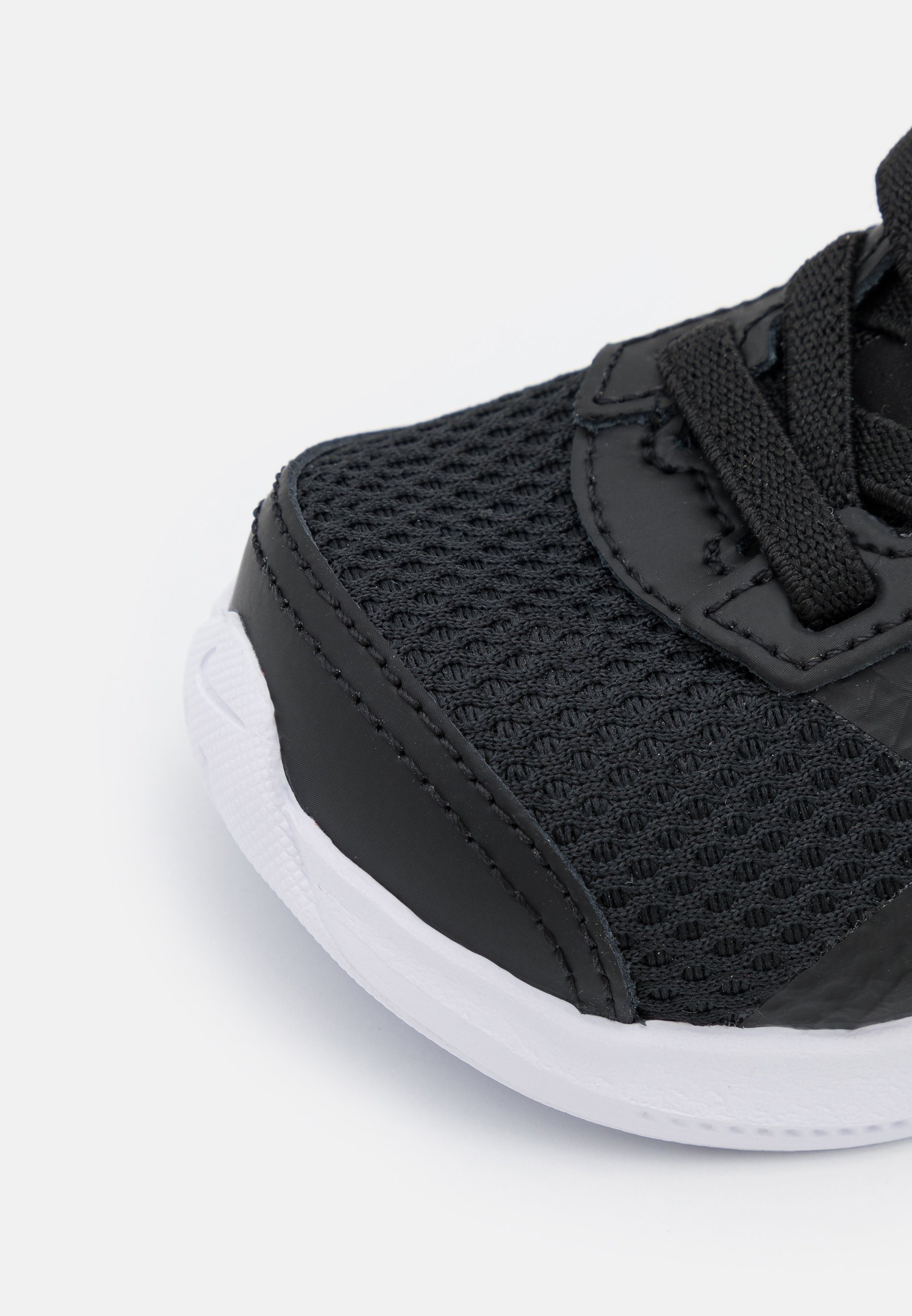 Nike Performance DOWNSHIFTER 11 - Laufschuh Neutral - black/white/schwarz -  Zalando.de