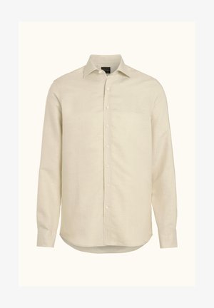 Beige pitkähihaiset miesten napillinen paita, jossa on terävä kaulus ja tavalliset kalvosimet, esillä yksinkertaisella vaalealla taustalla.