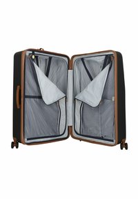 Valigia rigida nera con accentuazioni marroni, scomparti divisi, fodera a righe grigie e tasche con zip. Dotata di ruote per la mobilità.