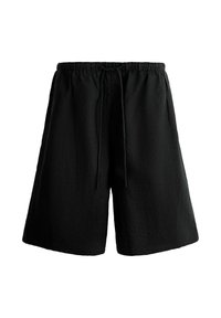 Shorts noirs amples avec taille élastique et cordon à l'avant, longueur genou, en tissu léger.