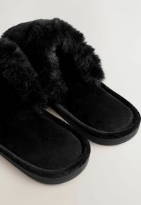 Next REGULAR FIT  - Lahtised kingad - black