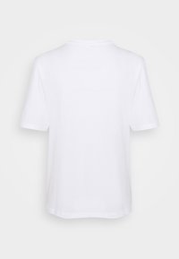 T-shirt blanc uni à manches courtes, présenté de dos sur un fond gris clair uni.