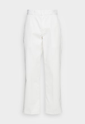 Witte katoenen broek met een recht model, riemlussen en zijzakken, met een gladde textuur en minimale detaillering.