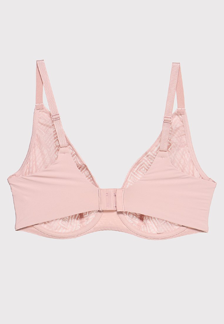 Różowy bezprzewodowy biustonosz z gładkim materiałem z przodu i siateczkowym tyłem z geometrycznym wzorem. Regulowane ramiączka i zapięcie na haftkę.