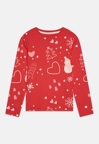 Rotes Langarmshirt aus weicher Baumwolle mit weißen Weihnachtsmotiven, darunter Bäume, Herzen, Schneeflocken und ein Schneemann.