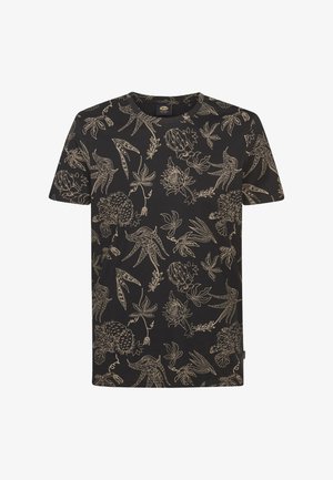 Sort t-shirt med et mønster af guld blomster og fugle, rund halsudskæring, korte ærmer, lavet af blødt, åndbart stof.