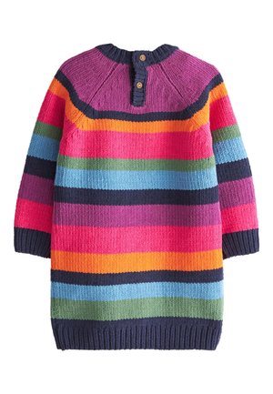 Dzianinowa sukienka swetrowa z wielokolorowymi paskami, w tym fioletowym, różowym, pomarańczowym, zielonym i niebieskim. Krótki dekolt z dwoma drewnianymi guzikami.