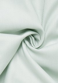 Strukturiertem hellgrünen Stoff, der ein Rautenmuster aufweist, eine weiche Oberfläche hat und einen geschmeidigen Fall bietet, geeignet für verschiedene textile Anwendungen.