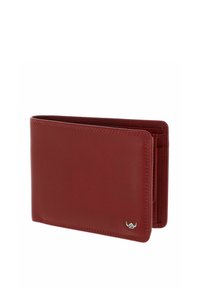 Portefeuille bifold en cuir marron avec bords cousus et petit logo métallique dans le coin inférieur droit sur fond blanc.