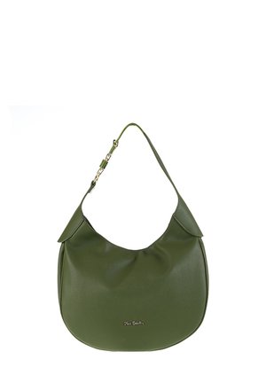 Sac à bandoulière en cuir vert avec une forme arrondie et un devant plissé. Caractéristiques d'une courte bandoulière et d'accents en métal doré. Logo embossé à l'avant.