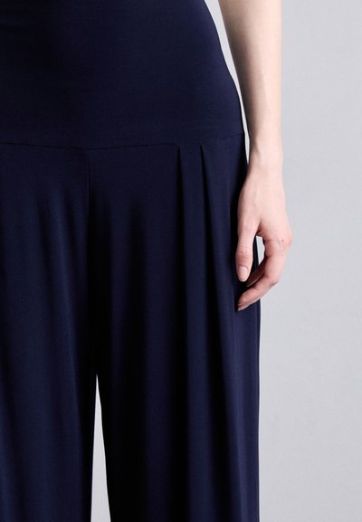 Norma Kamali HIGH WAIST PLEAT PANT - Pantalon classique - true navy