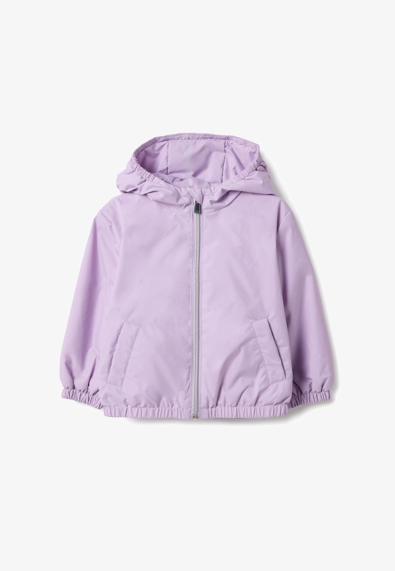 Kinderjack in lichtpaars met capuchon, ritssluiting aan de voorkant, elastische manchetten en twee zijzakken, afgebeeld op een witte achtergrond.