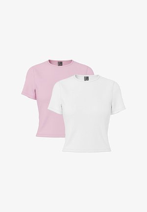 Dve kratkoročnici: ena v svetlo roza in ena v beli barvi, obe z okroglim izrezom, narejeni iz gladkega bombažnega materiala.