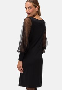 zero MIT TRANSPARENTEN ÄRMELN - Dzsörzéruha - black beauty