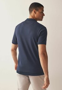 Next GEO PRINT - Pólóing - navy blue geo