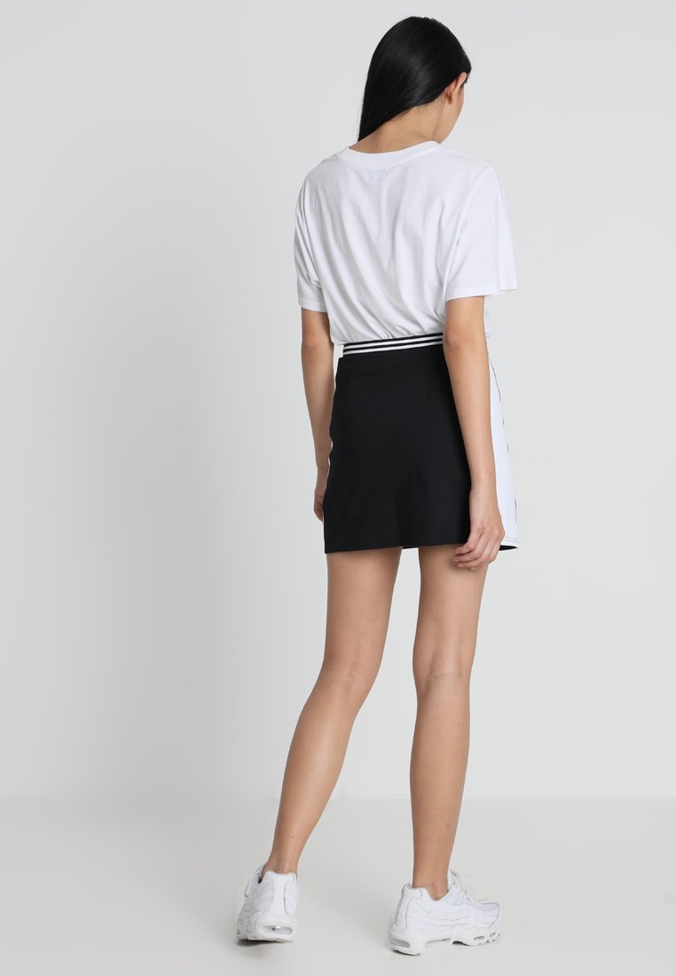 Damen Jeansröcke | Urban Classics LADIES ZIP COLLAGE SKIRT Minirock black/schwarz - QI39181 Damen Jeansröcke | Urban Classics LADIES ZIP COLLAGE SKIRT Minirock black/schwarz - QI39181