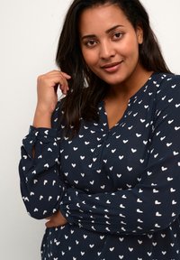 Kaffe Curve KCBETT  - Blúzka - midnight marine chalk hearts