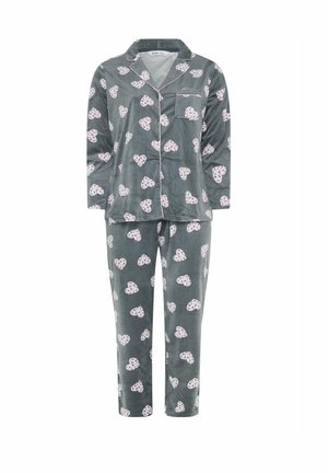 Szary, miękki zestaw piżamowy z koszulą zapinaną na guziki i spodniami. Zawiera białe wzory serc i kontrastowe różowe lamówki wzdłuż kołnierzyka i kieszeni.