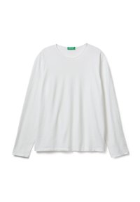 Effen witte lange mouwen crewneck shirt met een groene label bij de hals, plat gelegd op een witte achtergrond.